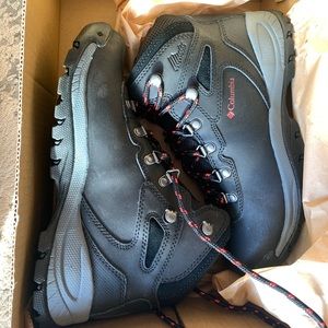 NWT Columbia Boots